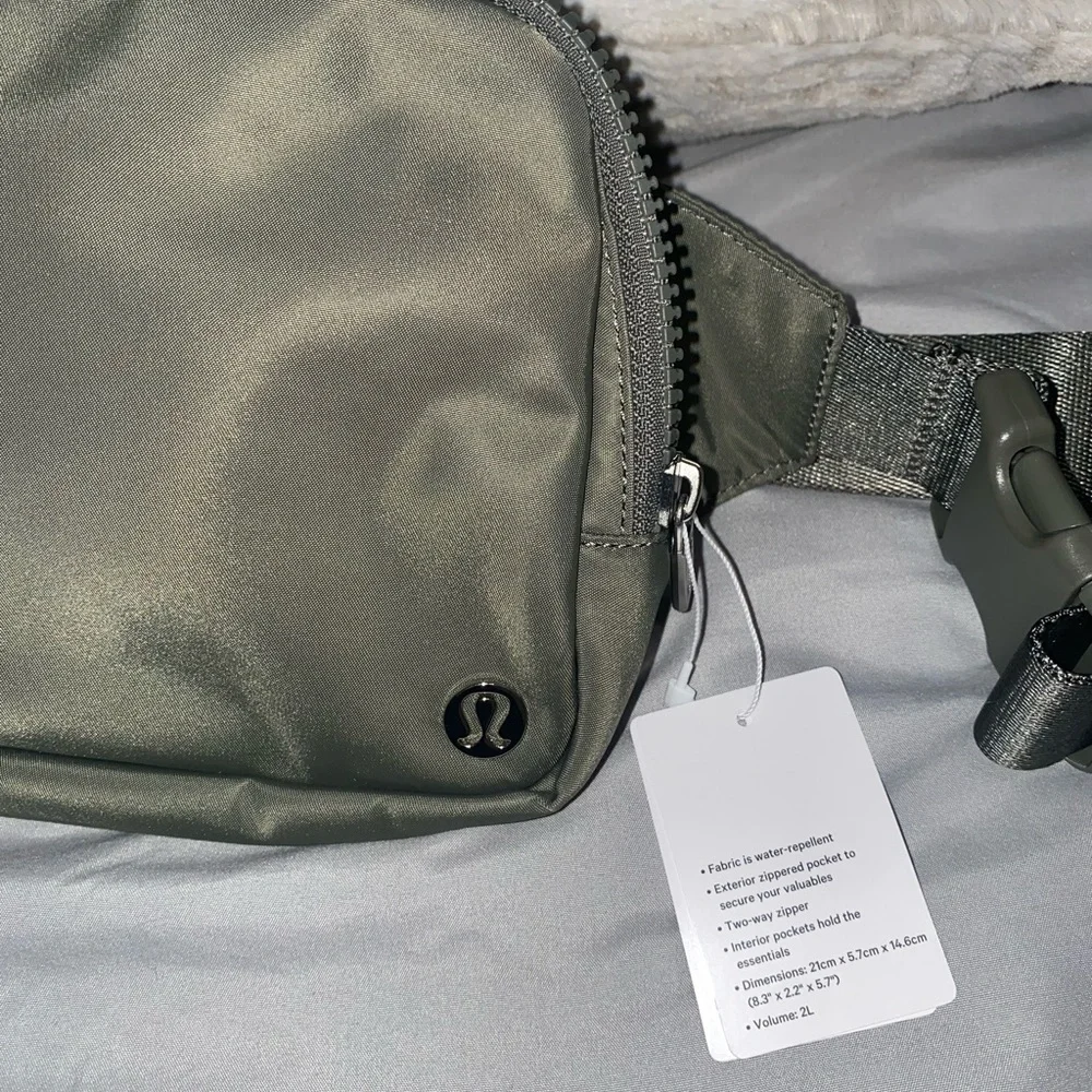 SOLD❌ NWT LULULEMON EVERYWHERE BELT BAG - Picture 4 of 15